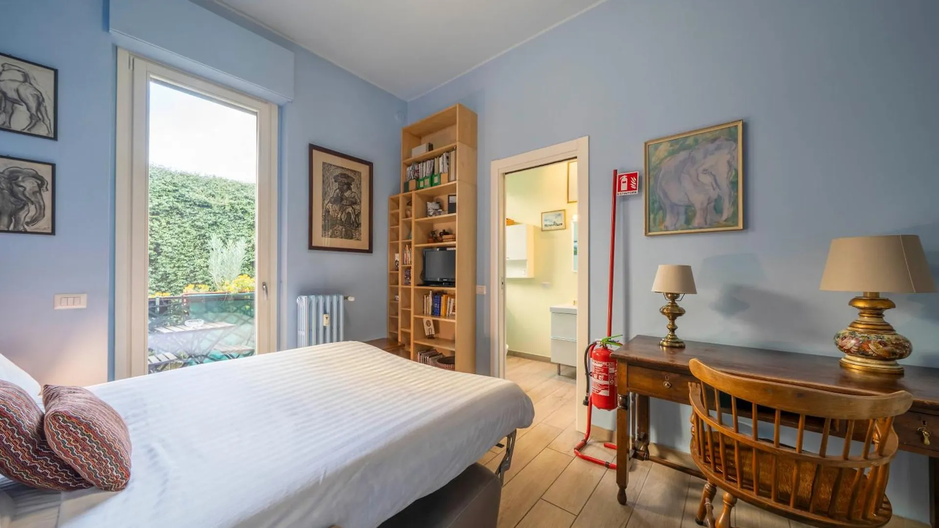 Guest house Private Room Duomo Autentica Home Sharing Milan Italy